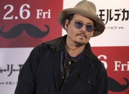 Johnny Deep bị 'quỷ hút máu' Chupacabra tấn công 