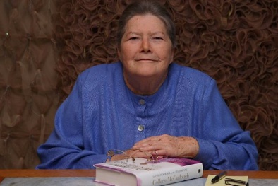 Tác giả 'Tiếng chim hót trong bụi mận gai' qua đời vì bệnh gì?