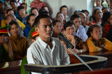 Tuổi thơ dữ dội của kẻ nghịch tử giết cha