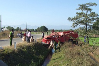 8 chiến sĩ bị thương trong vụ lật xe cứu hỏa