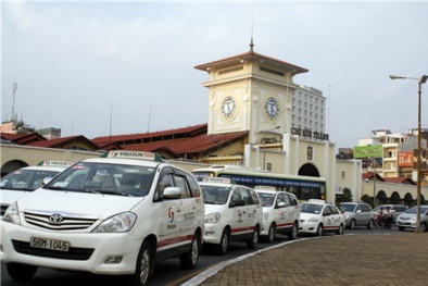 Gần 100 hãng taxi đồng loạt giảm giá cước theo giá xăng dầu