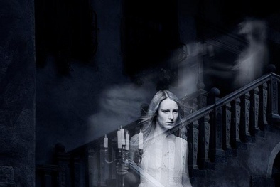 Camera thu hình hồn ma đẩy ngã một phụ nữ 