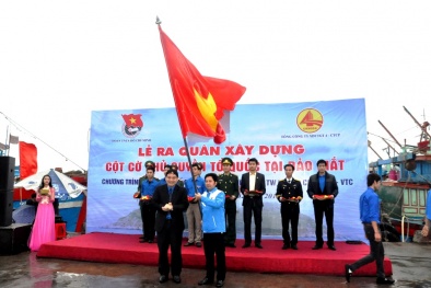 'Tổ quốc bên bờ sóng' - Xây dựng cột cờ chủ quyền tại đảo tiền tiêu