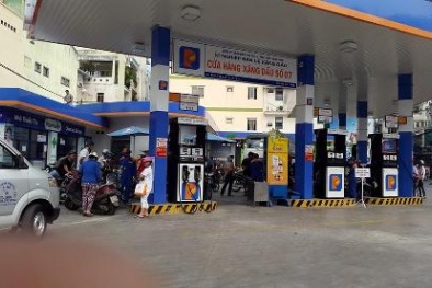 Mâu thuẫn với người tình, dọa bơm dầu lên người, tự thiêu ở cây xăng