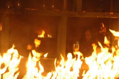 TP HCM: Cứu cụ bà 75 suýt chết vì mải cứu tài sản trong đám cháy