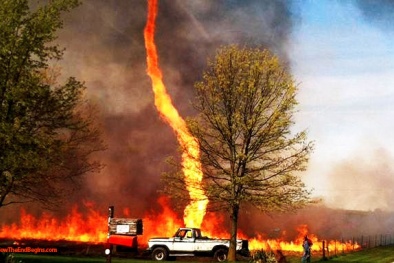 Khám phá hiện tượng vòi rồng lửa ma quái của tự nhiên