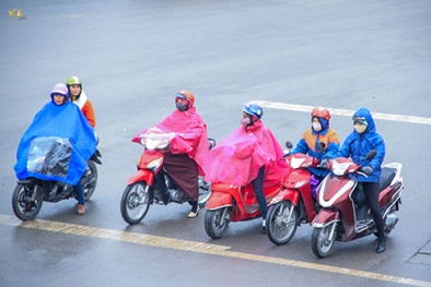 Người Hà Nội co ro trong thời tiết lạnh giá