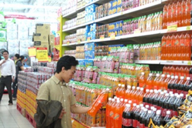 Nước ngọt hóa chất, rượu ngoại ve chai hoành hành thị trường Tết