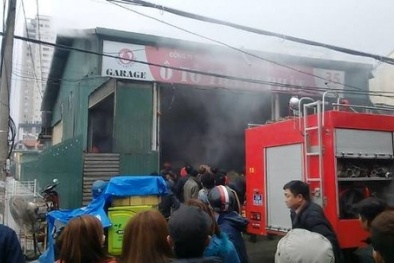 Hà Nội: Hiện trường gara ô tô nham nhở sau đám cháy