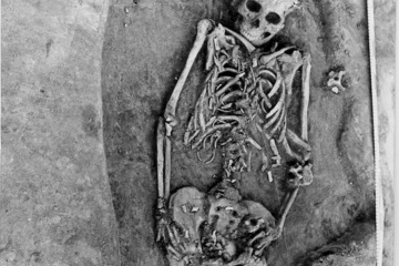 Khám phá điều kỳ lạ trong ngôi mộ cổ tại Siberia