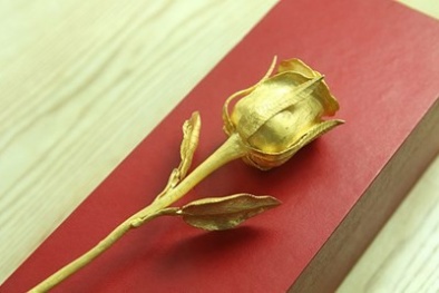 Khám phá quá trình chế tác bông hồng 200 triệu 