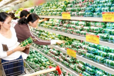 Thực phẩm Tết tăng giá từng ngày