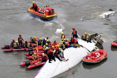 Tiếp tục tìm kiếm 3 nạn nhân mất tích trong tai nạn máy bay TransAsia