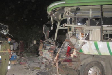 Bình Thuận: Xe khách vượt sai làn dẫn đến tai nạn thảm khốc
