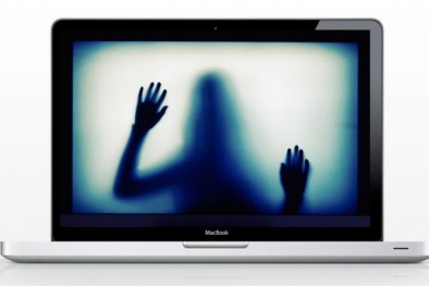 Macbook ma ám được rao bán trên Ebay 