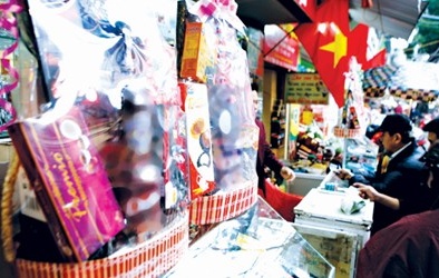 Khó phân định quà Tết và hối lộ