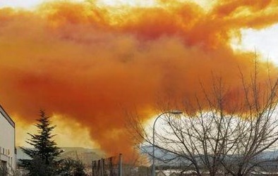 Nổ nhà máy hóa chất Tây Ban Nha, khói độc bao trùm 5 thị trấn