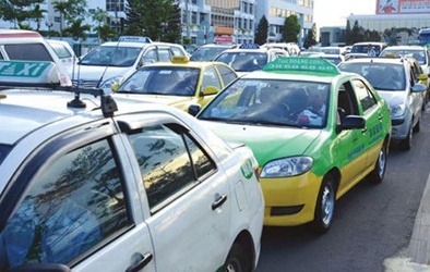 Cuối năm 'cháy' xe taxi về quê ăn Tết