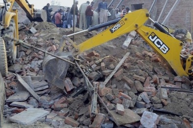 Nhà sập vì xây vội khiến 13 người chết