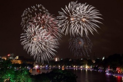 Sẵn sàng chi tiền triệu vẫn khó mua chỗ xem pháo hoa Giao thừa