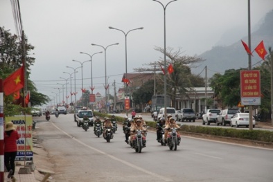 200 cảnh sát cơ động ra quân phòng chống pháo nổ