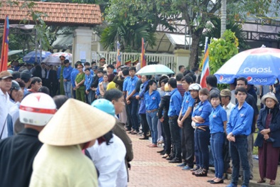 Nghìn người rơi lệ tiễn đưa ông Nguyễn Bá Thanh về với đất mẹ mãi mãi