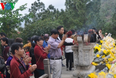 Hàng ngàn người viếng mộ Đại tướng Võ Nguyên Giáp ngày Tết 