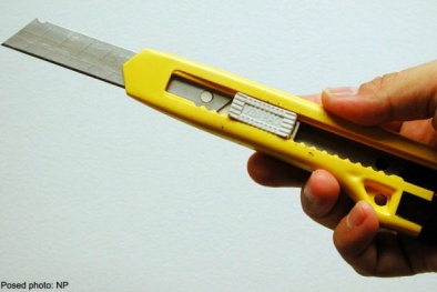 Rạch mặt bạn vì bị quấy nhiễu