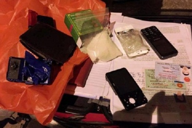 Hà Nội: Lột trần lớp vỏ bánh cốm phát hiện lượng ma túy 300 triệu