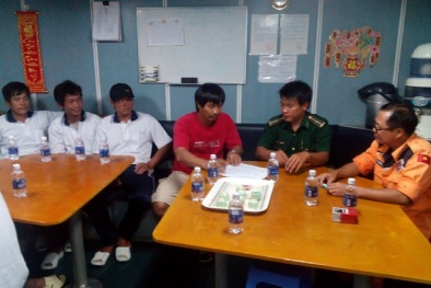 Giải cứu 9 thuyền viên trôi dạt trên biển đêm mùng 2 Tết