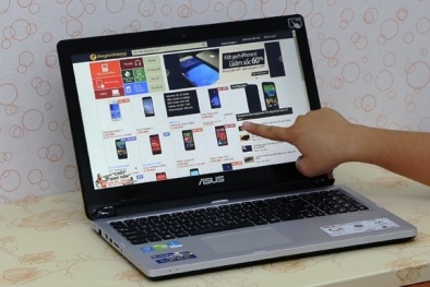 Bộ đôi laptop Asus màn hình15.6 inch cảm ứng xoay 360 độ nổi bật đầu năm 2015