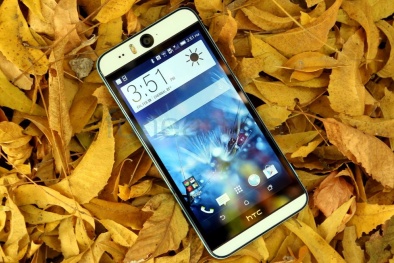 Siêu smartphone ‘tự sướng’ HTC Desire EYE Submarine Xanh