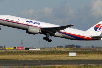 Máy bay MH370 chuyển hướng ba lần trước khi mất tích