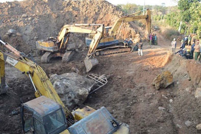 Hòn đá 27 tấn trị giá hàng tỷ đồng trong vườn cà phê