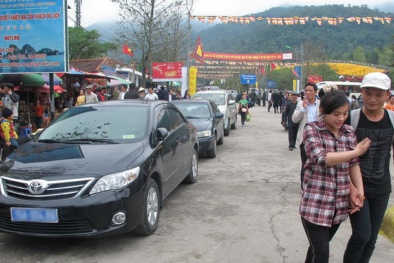 Lập đường dây nóng kiểm tra cán bộ lấy xe công đi chùa