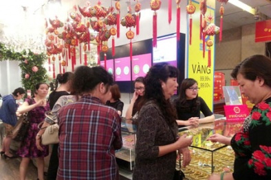 Dân ồ ạt mua vàng cầu may nhân ngày Vía Thần Tài