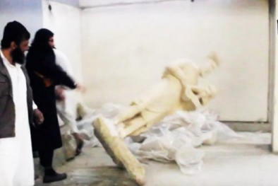 Khủng bố IS phá hủy các cổ vật vô giá trong bảo tàng ở Iraq