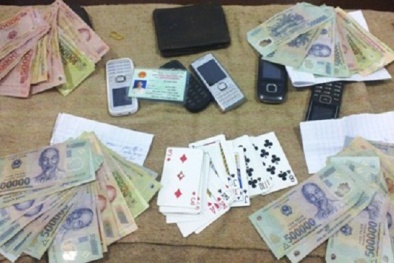 Tin tức mới nhất: Lại phát hiện thêm cán bộ đánh bài ăn tiền