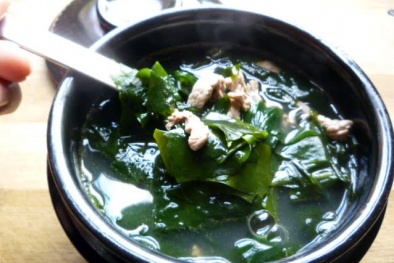 Cách làm món canh rong biển thịt bò thanh mát, bổ dưỡng 