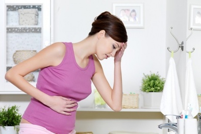 Ho ra máu do ăn phải salad cá ngừ nhiễm khuẩn