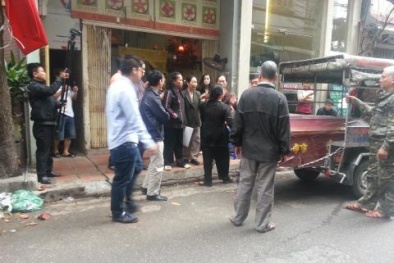 Họp khẩn giải quyết tranh chấp đám tang cụ bà 95 tuổi bị đẩy ra đường