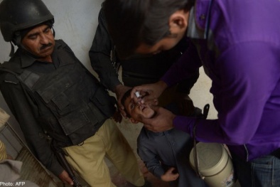 Pakistan bắt gần 500 phụ huynh phản đối tiêm vắc xin bại liệt cho con