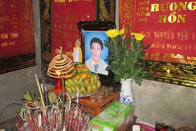 Những dấu vết lạ trên thi thể người đàn ông chết bất thường ở UBND xã