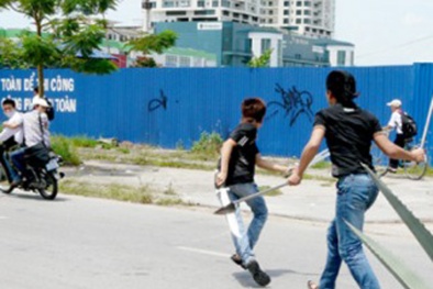 Truy sát thanh niên tại nhà riêng bằng súng và mã tấu 