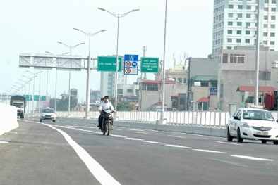 Việc tịch thu xe máy đi vào đường cao tốc có trái Hiến Pháp?