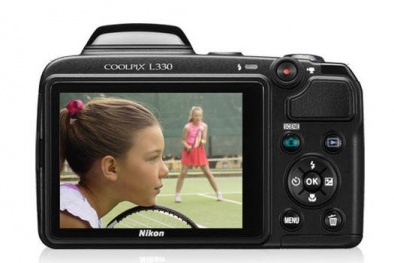 Cặp máy ảnh Nikon và Fujifilm giá rẻ tiện dụng