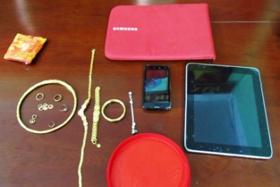 Ôm vàng ăn trộm đi dạo đêm thì bị công an bắt 