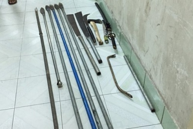 Vác hung khí phóng xe đi 'thanh toán' thì bị công an tóm gọn