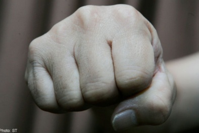 Tài xế xe buýt bị tấn công dã man vì bóp còi xin vượt