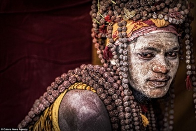 Cuộc sống ẩn dật của bộ tộc ăn thịt người Aghori 